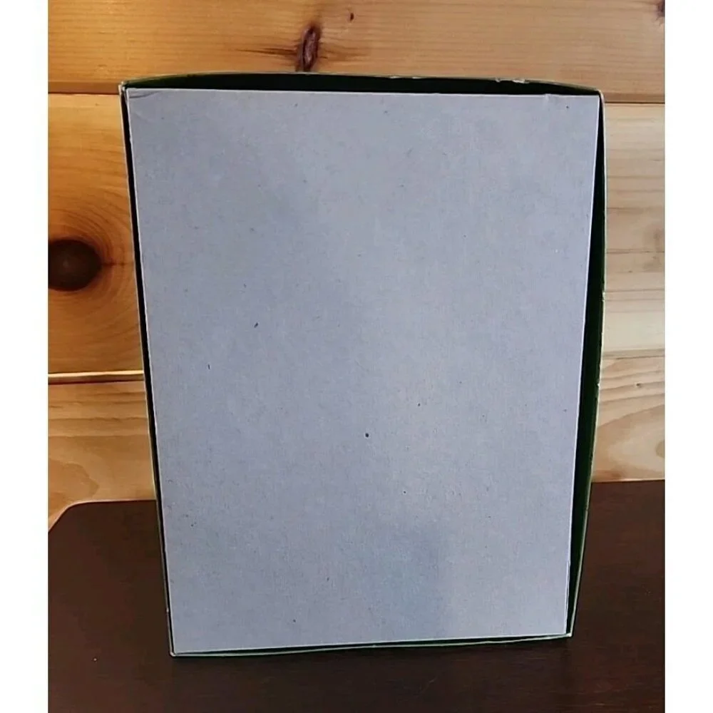 English Card,Ltd Great Neck NY Christmas Box Made In USA 9.5x7.25x2.25